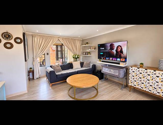 2 BEDROOM TOWNHOUSE FOR SALE IN MONAVONI